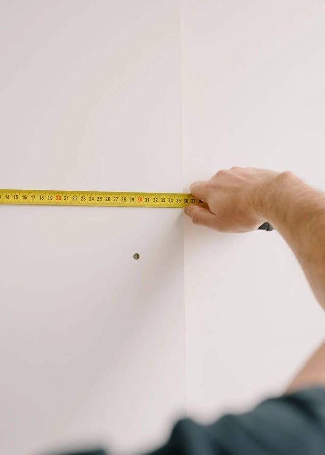 a man measuring